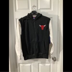 Men's  Chicago bulls Black and White Zip-Up Sweater size small NWT.
